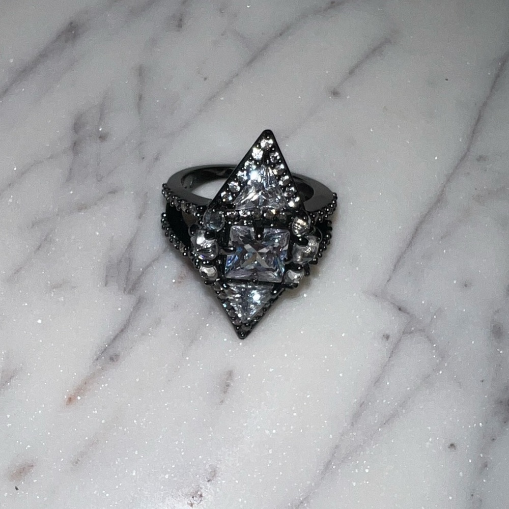 🍎 Disney Couture Snow White Collection Silver Diamond-Shaped Evil Queen Ring 👑
